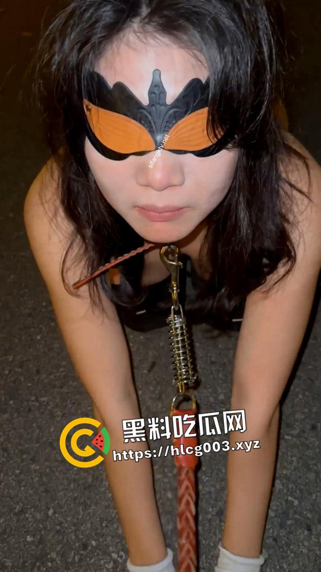 极品露出调教鼓励姬【反骨pickkkku】飞机乳夹露出 博物馆露逼 调教喷水强制高潮 付费流出大合集-6