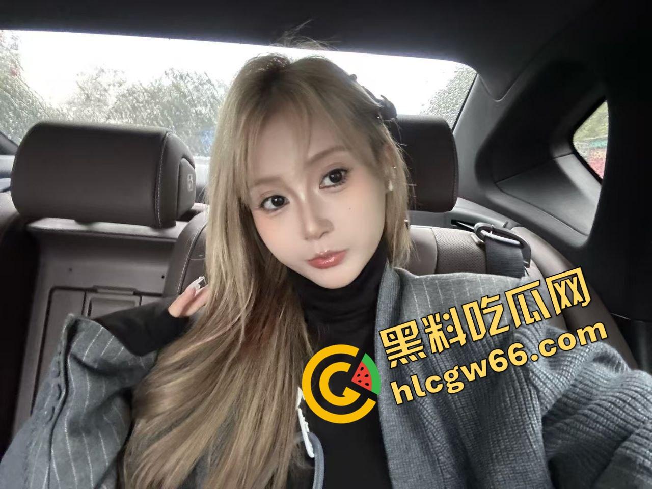 瓜友分享周六黑丝骚母狗副驾上车就让摸逼，黑丝真空淫叫连连，还没开到酒店鸡儿就硬得不行！-7