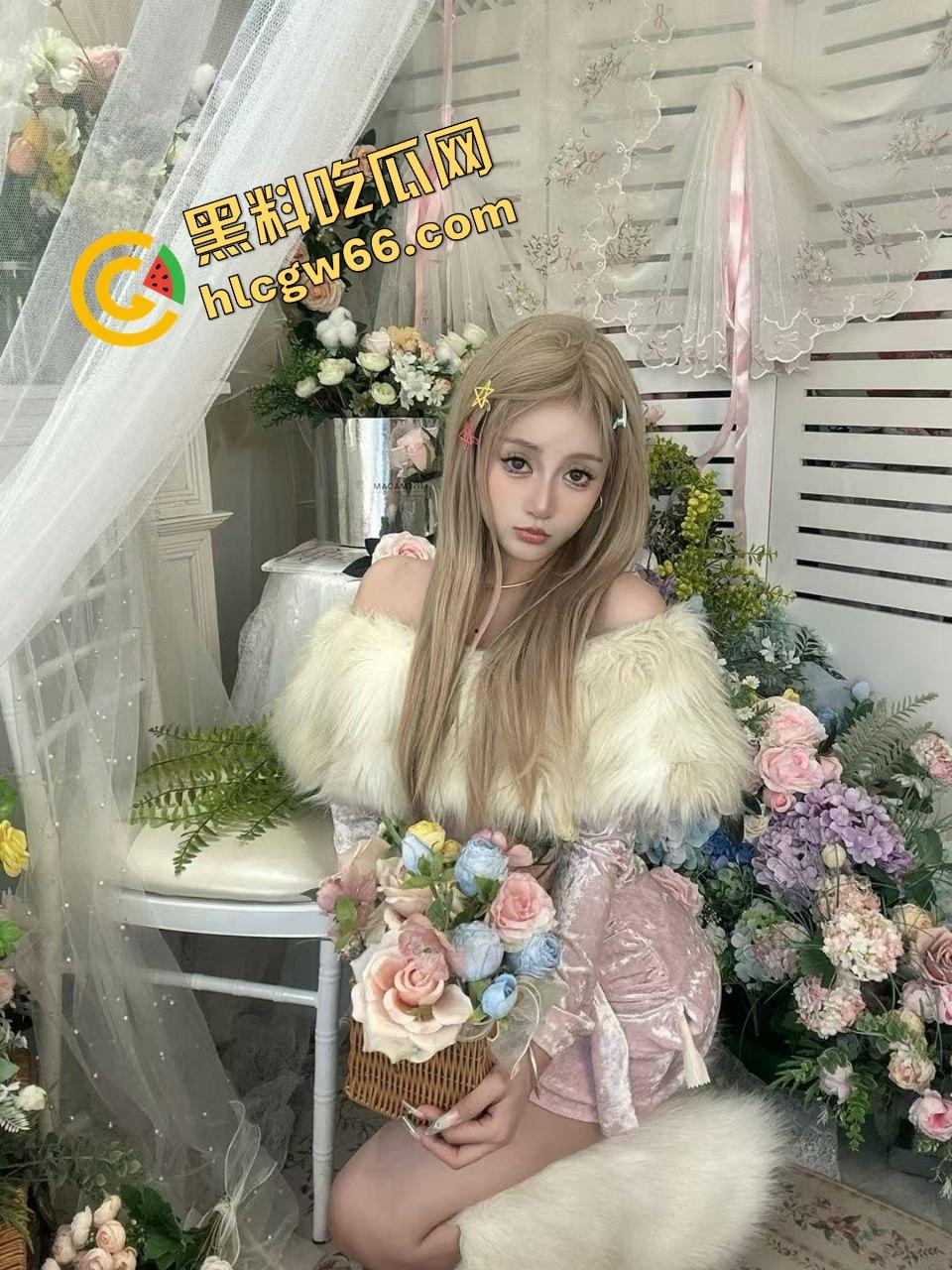 瓜友分享周六黑丝骚母狗副驾上车就让摸逼，黑丝真空淫叫连连，还没开到酒店鸡儿就硬得不行！-9