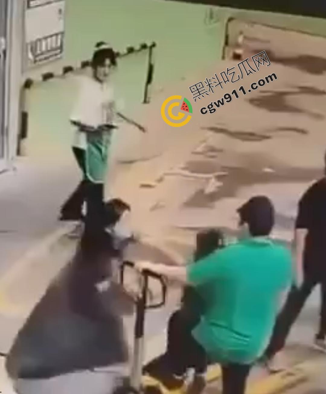 惊悚街头血腥惨案:17岁少女暴怒狂刺小三,刀刀致命,小三惨死街头,血腥残酷场面震惊全网-6