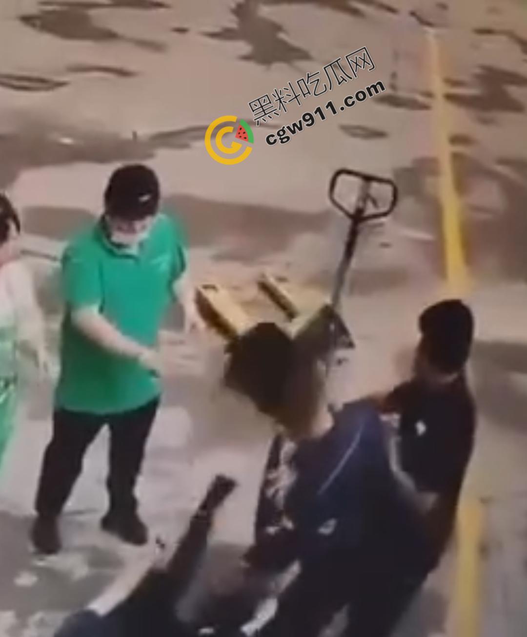 惊悚街头血腥惨案:17岁少女暴怒狂刺小三,刀刀致命,小三惨死街头,血腥残酷场面震惊全网-8