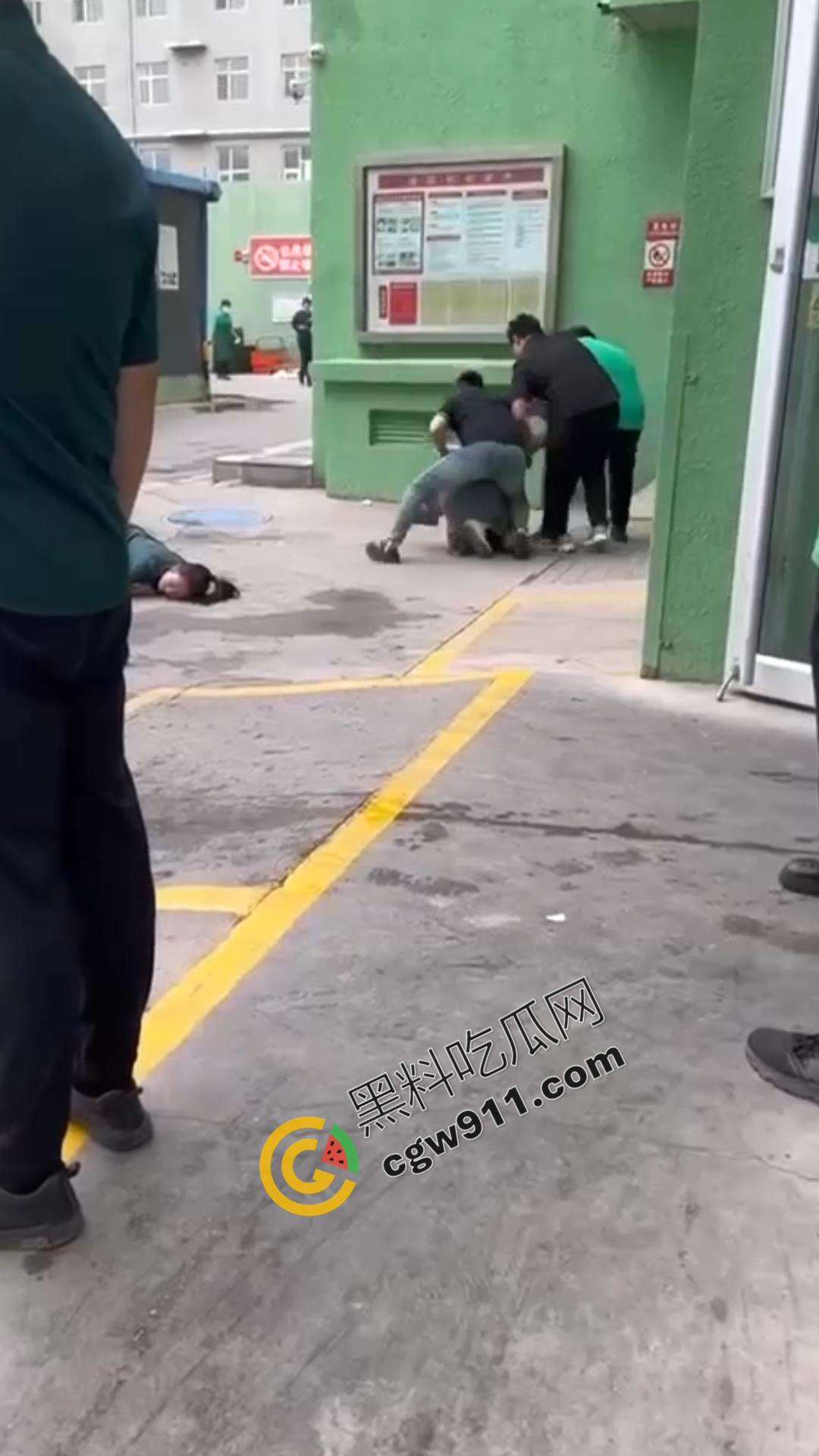 惊悚街头血腥惨案:17岁少女暴怒狂刺小三,刀刀致命,小三惨死街头,血腥残酷场面震惊全网-10