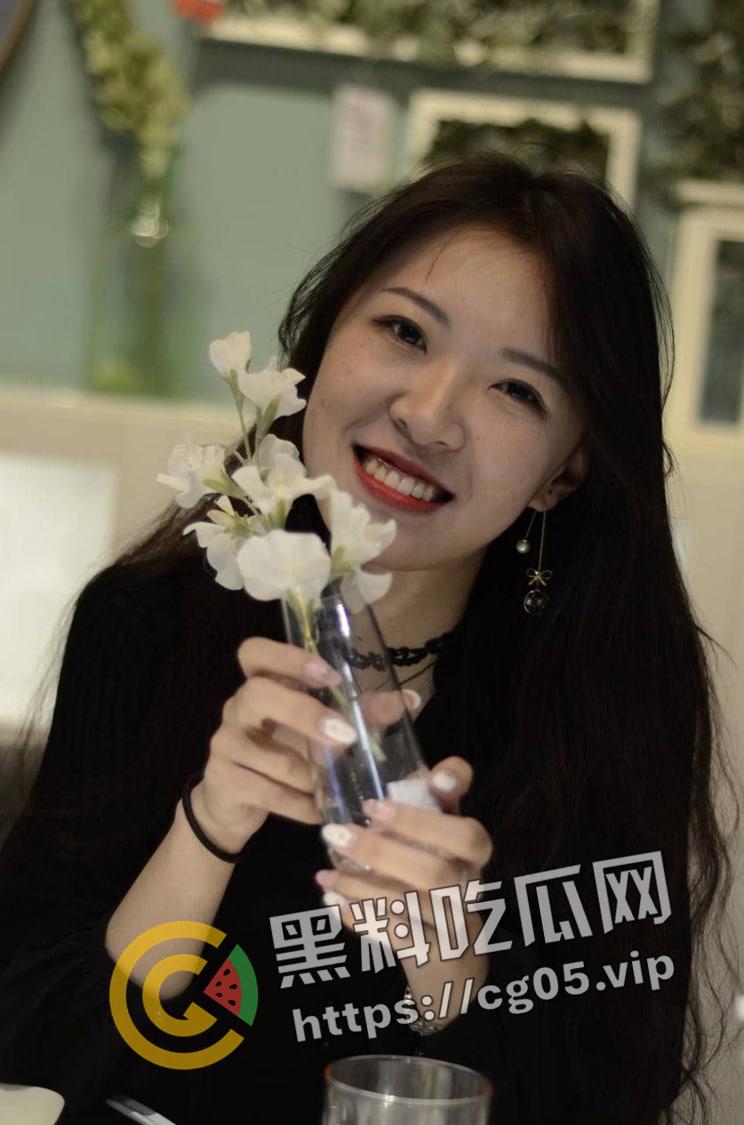 南京幼师反差婊  约出来吃饭后打炮竟然不愿意 老哥直接一巴掌 脸都打肿了 臭着脸被操哭-2