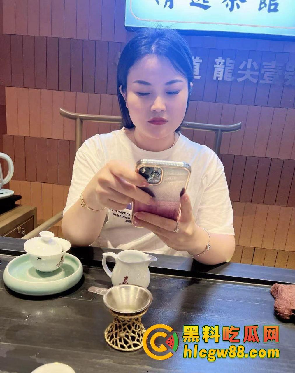 福建安溪清逸茶馆老板娘,牌桌下是茶道高手,床上是骚浪宗师,连老头都拿捏得死死的!-15