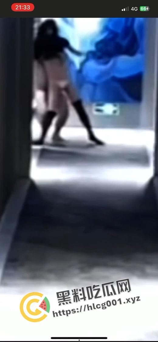 男娘？更要狠狠的草！男娘约炮网友发现是油腻大叔 想跑被强行拉回狠狠插屁眼 现场视频曝光-3