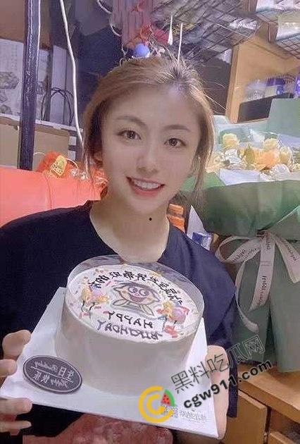 天津美艳公务员人妻与领导风流视频外泄!淫态尽露,深喉口交,SM捆绑惊呆网友,小穴少女般粉嫩,领导疯狂爆操-1