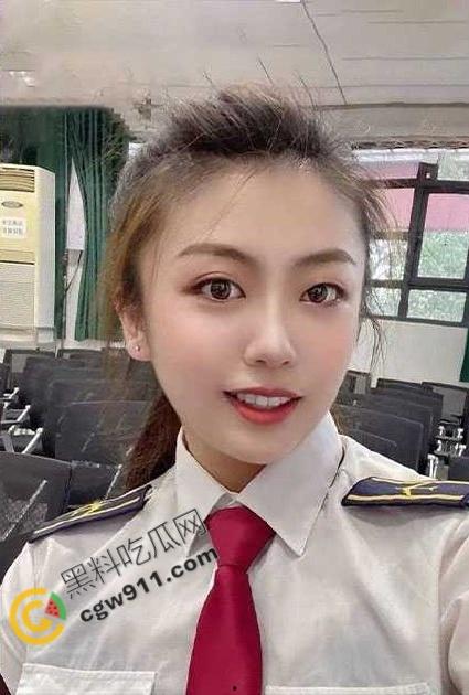 天津美艳公务员人妻与领导风流视频外泄!淫态尽露,深喉口交,SM捆绑惊呆网友,小穴少女般粉嫩,领导疯狂爆操-2