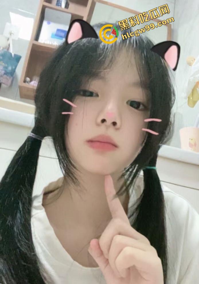 广西卫生学校双马尾清纯骚货『陈思颖』美奶娇躯全裸秀身材，私拍粉嫩小穴抠逼！独家曝光流出！-2