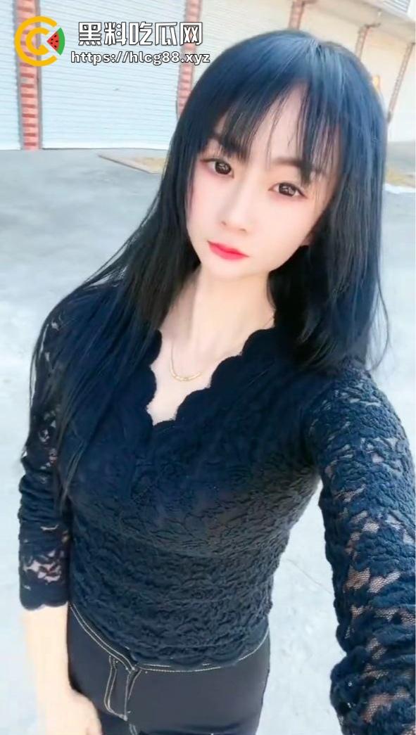 安徽阜阳37岁淫猪【袁丽】骚洞敞开抢客啦，老公鸡巴跟废柴似的，她浪得满街勾野汉猛干！-1