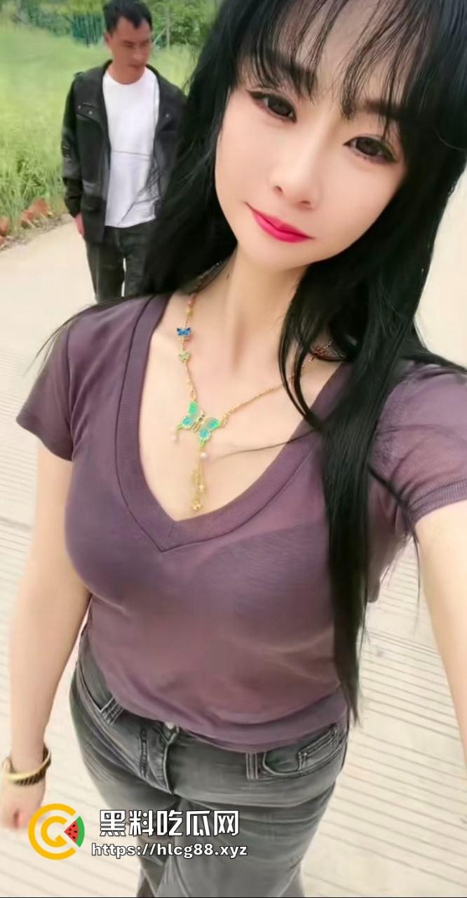 安徽阜阳37岁淫猪【袁丽】骚洞敞开抢客啦，老公鸡巴跟废柴似的，她浪得满街勾野汉猛干！-2