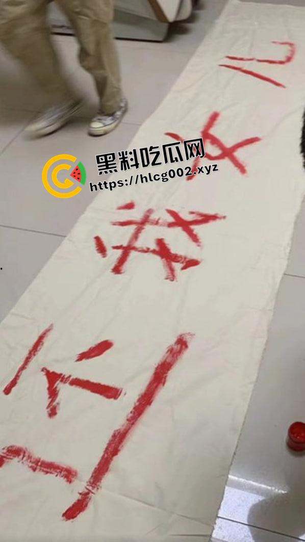 南通大巴车祸事件后续！官方通告隐瞒死亡事实 孩子父母被隐瞒孩子死亡消息 特警维稳不准送花 三观震碎的后续处理-5