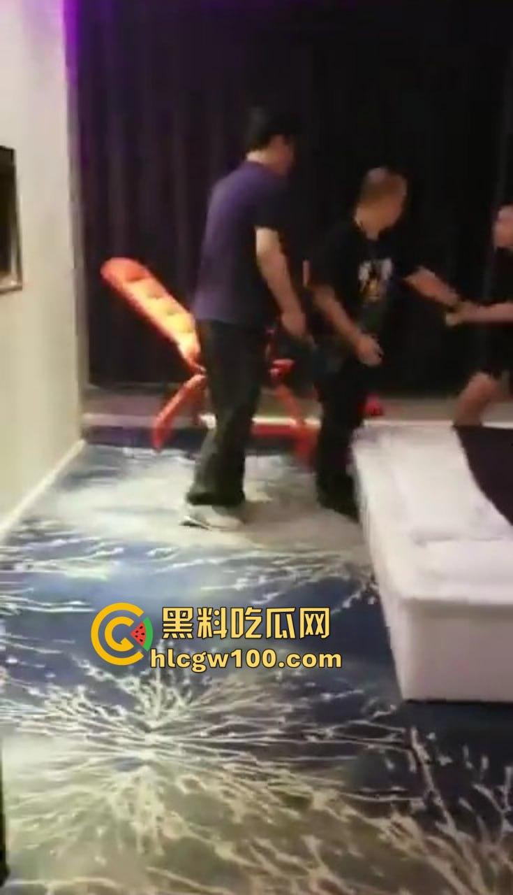 年底了群友嫖娼落网，狗又出来抓业绩，嫖个娼都成天条，这年头连你情我愿都得出事，兄弟们真是要小心了！-7