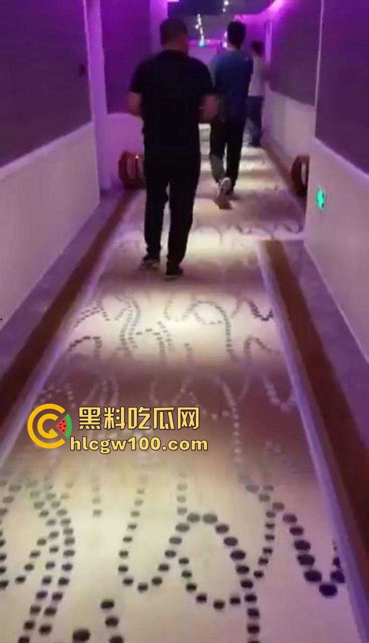 年底了群友嫖娼落网，狗又出来抓业绩，嫖个娼都成天条，这年头连你情我愿都得出事，兄弟们真是要小心了！-11