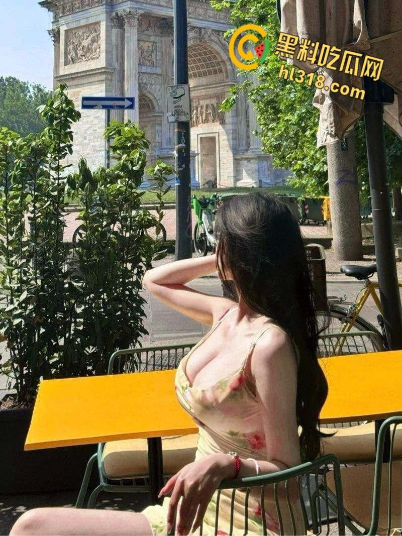 推特约炮大神【circushayashi】，约操高颜肥臀母狗，车震野外露出，后入的教科书典范，这视角真是太美了！-2