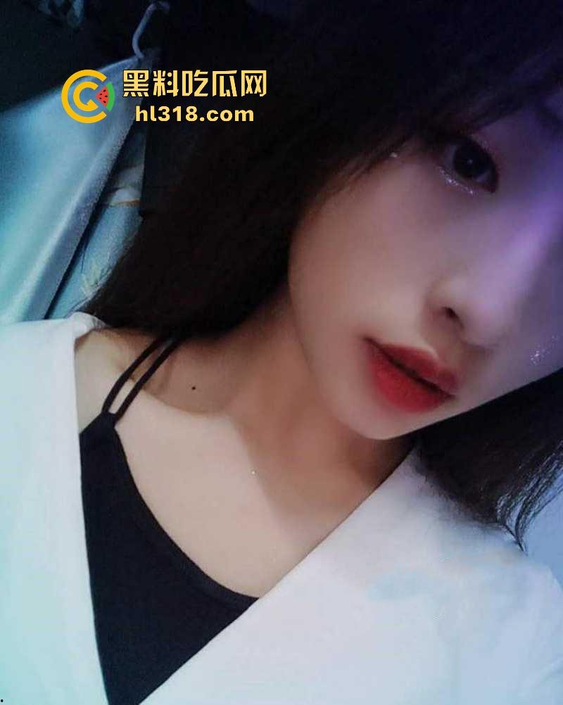 湖南技术职业学院【葵小莹】露脸性爱视频曝光，渴望精液的反差母狗，镜前被火爆后入，口爆吞精！-1