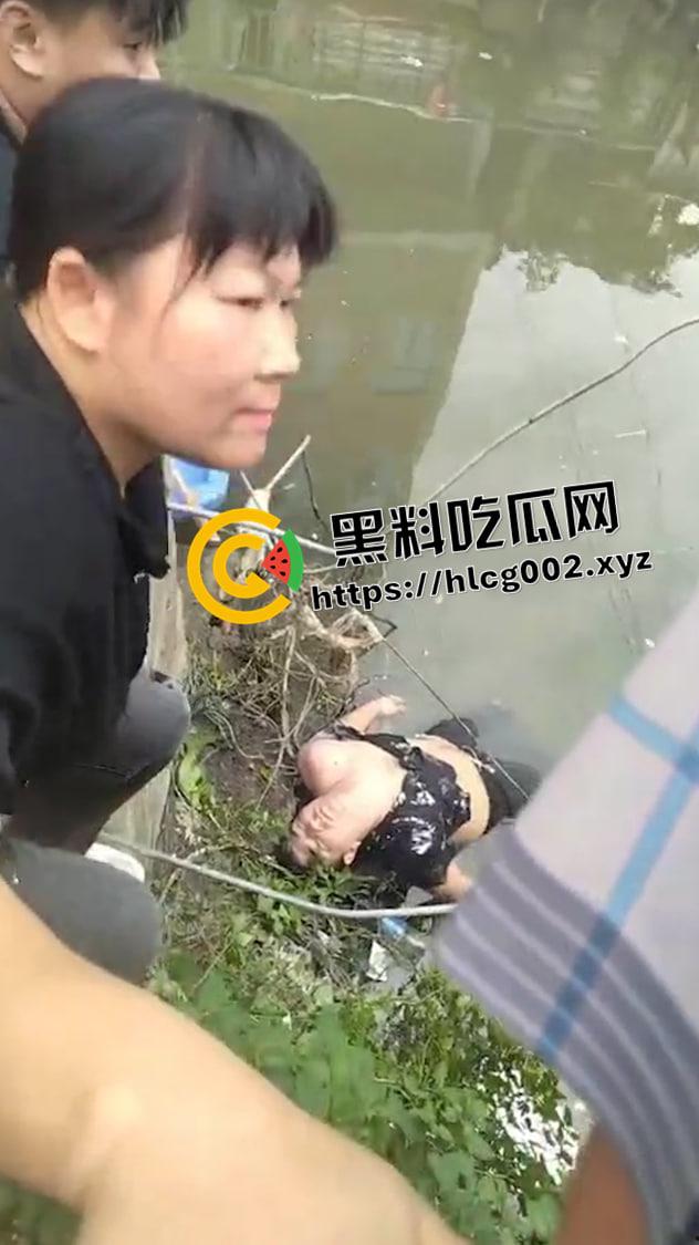 汕头潮阳当街杀人！当众打完架拉下水活生生淹死  这也太狠了 现场视频流出-6