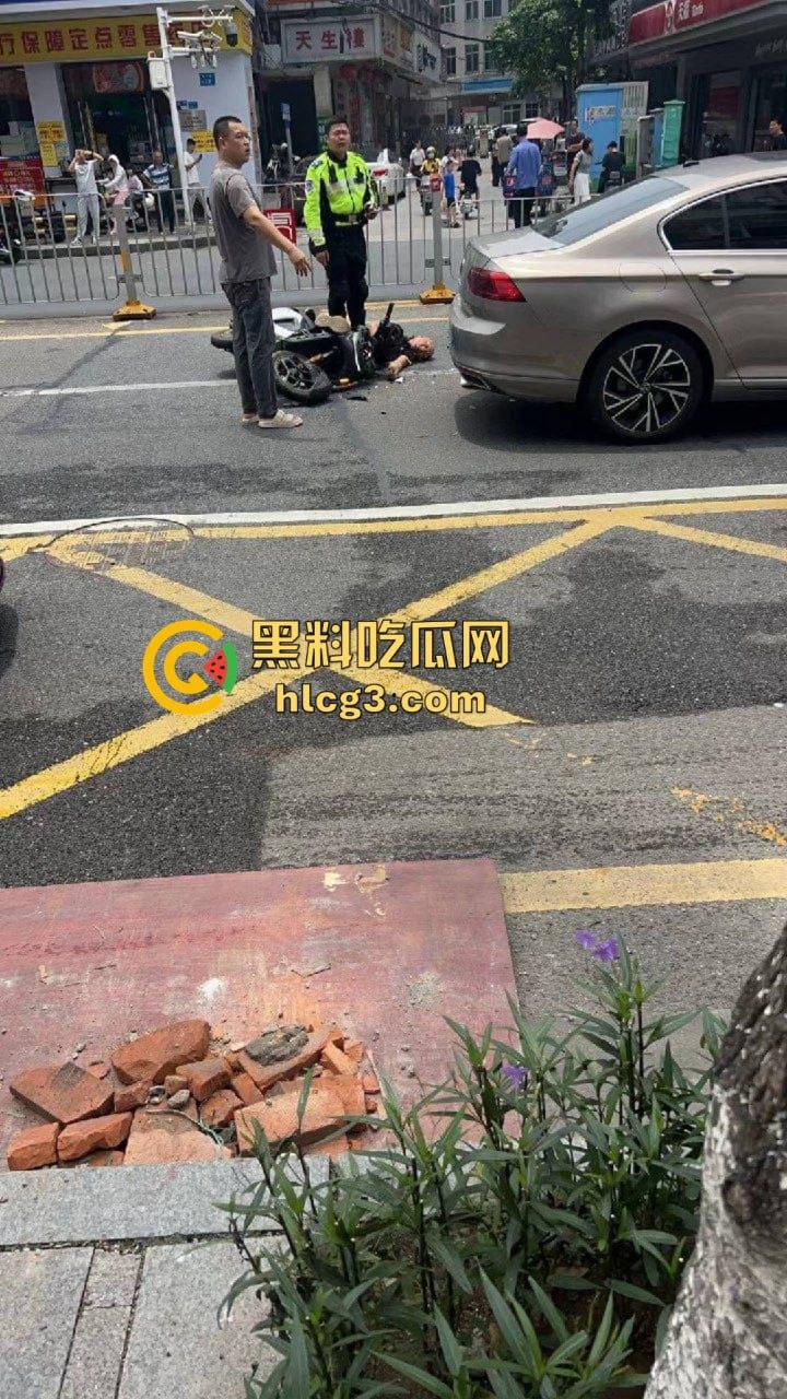 东莞虎门再现车祸！‘天道有轮回，苍天饶过谁‘女司机撞外卖小哥后不久，丈夫也在同地遭遇事故-6