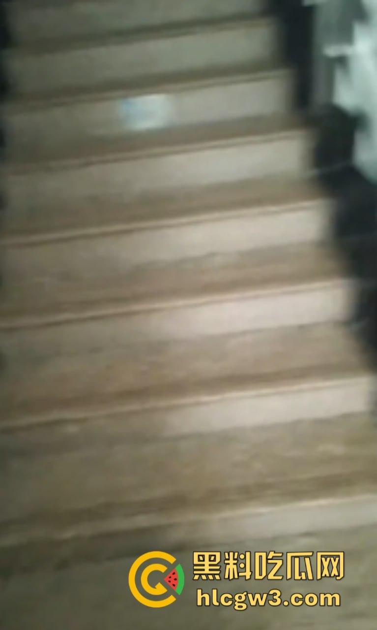 屎不可挡!浙江温州医学院男生宿舍水管爆裂屎花满天飞 这下可要与屎共眠了!-1