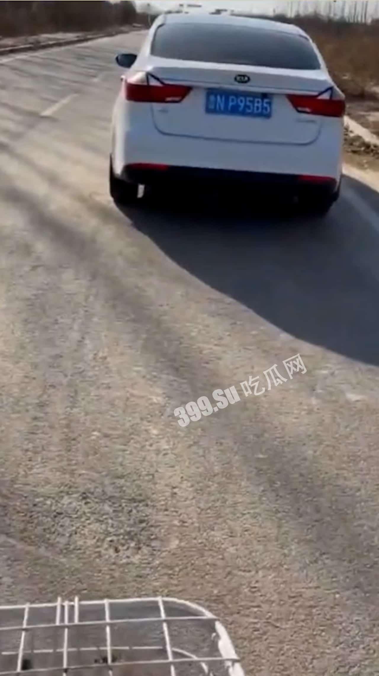 #偷拍 #车震 #做爱 偷拍车震被发现 眼神对视后赶紧跑  笑死我了-1