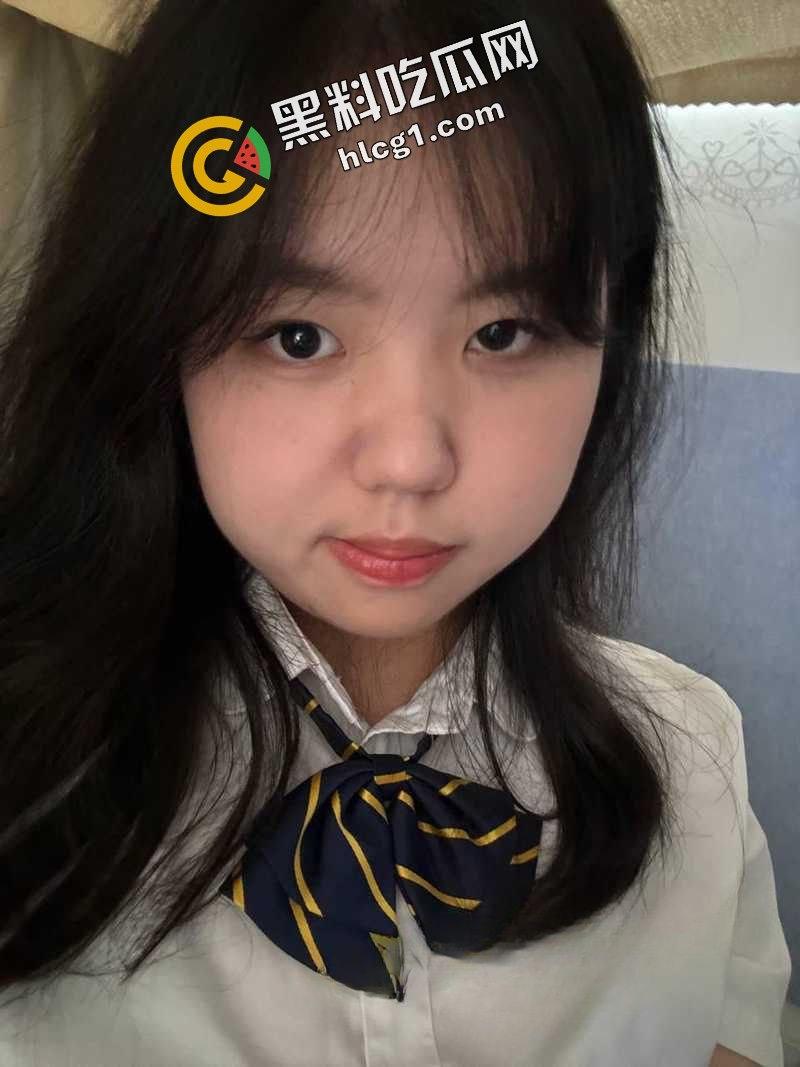 广东海德双语实验学校微胖骚货『黄津瑜』刚满18就见红 约炮猛男学弟视频流出-4
