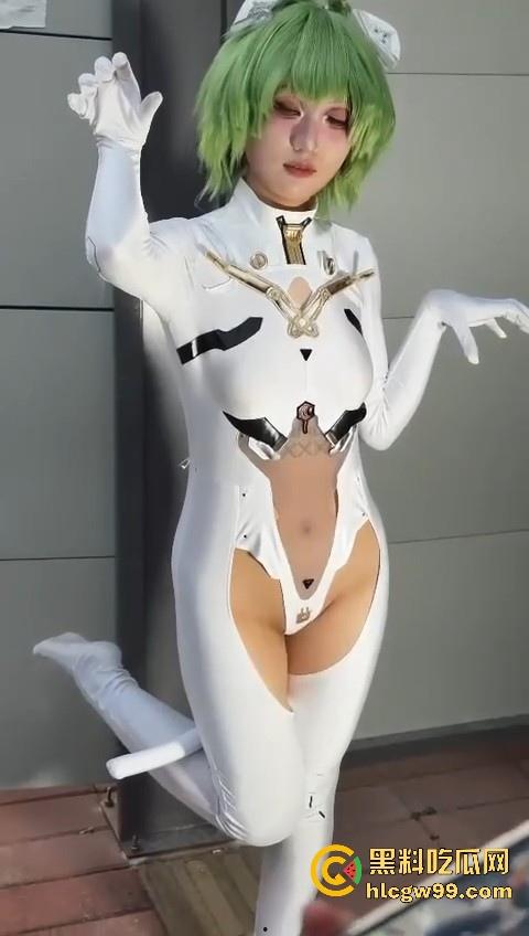 CP漫展前方摄影师发来战报，场外已被福利姬包围，大胆裸漏小穴，这还是国内吗？把我干哪来了？-12