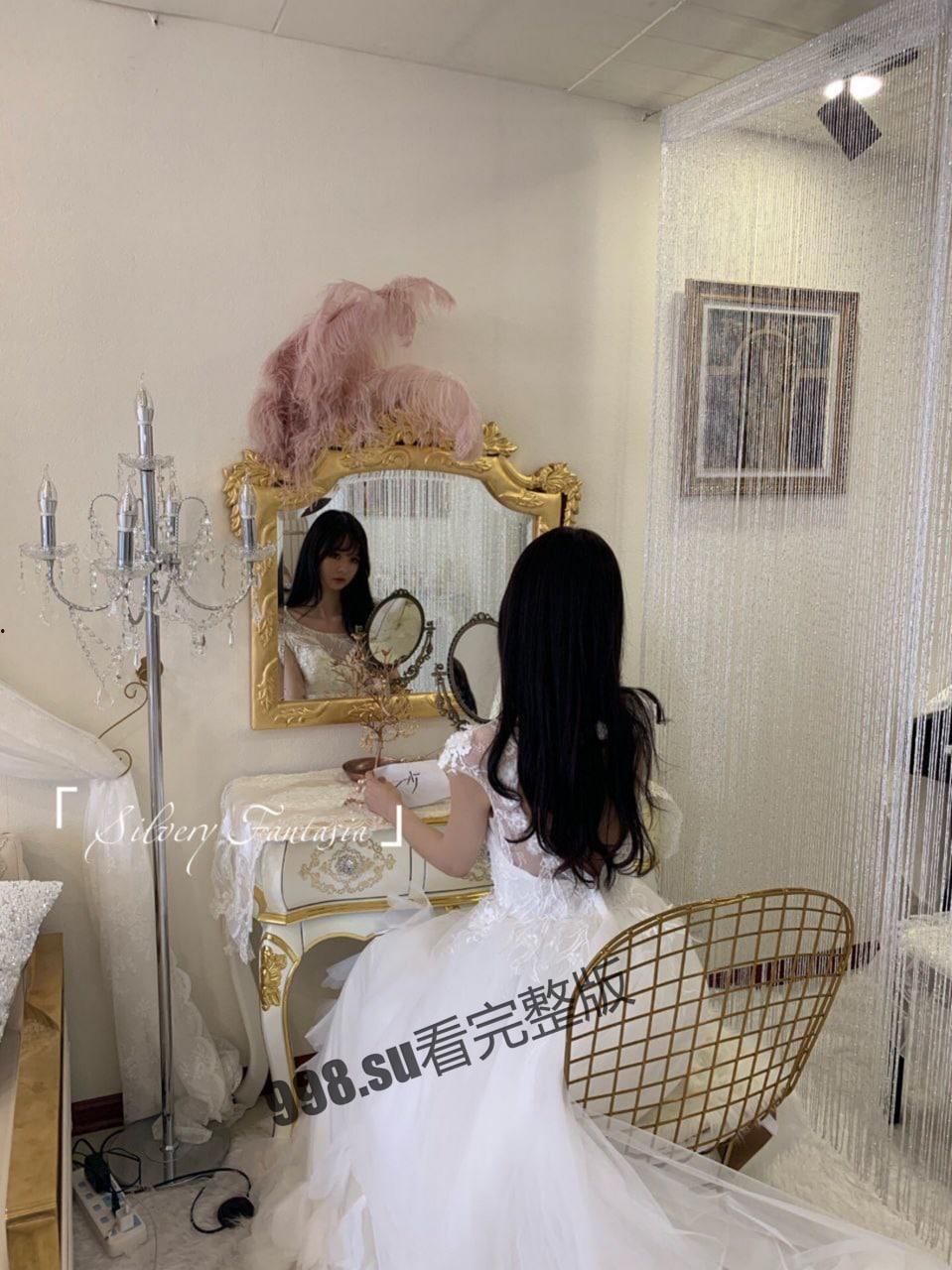 一少举牌系列 最新作品 超高颜值小姐姐身穿婚纱 举牌自慰-4