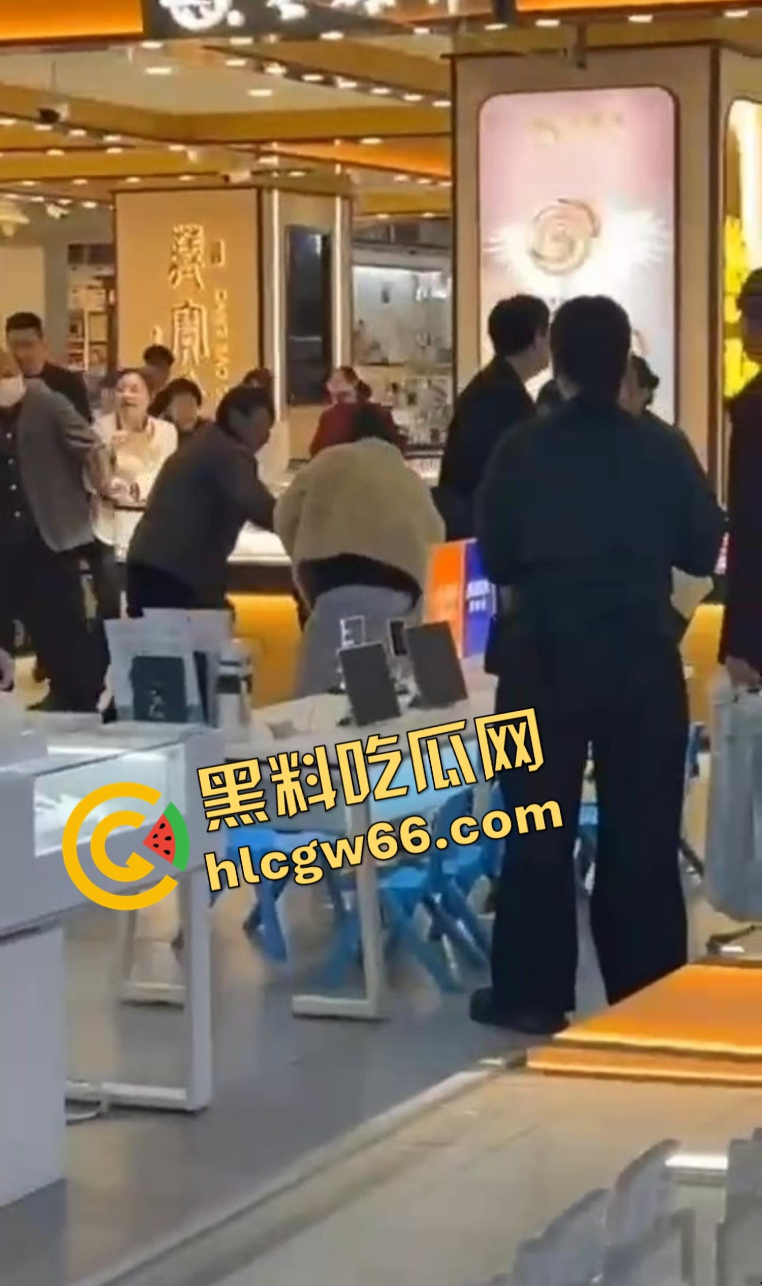 郑口信誉楼金逼事件刷屏，老凤祥主任当小三，一炮一万？原配GPS监听全程，宾馆淫声浪语全曝光！-4