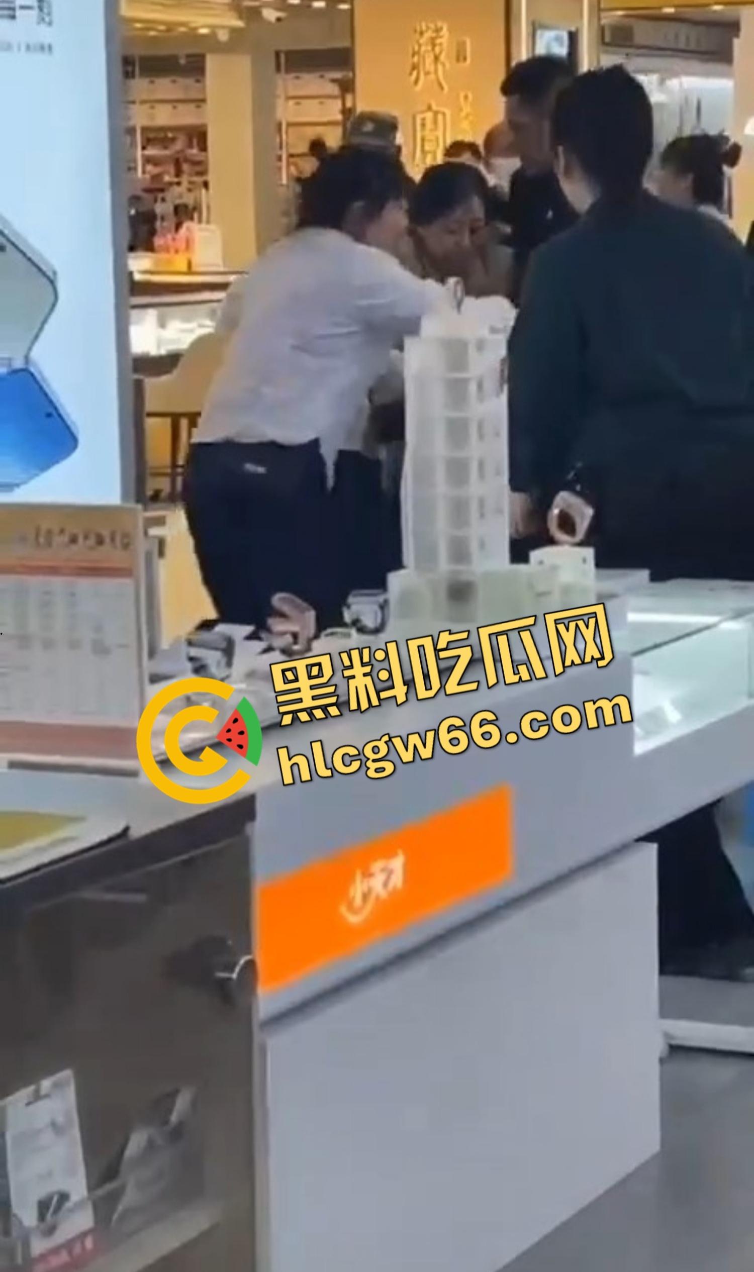 郑口信誉楼金逼事件刷屏，老凤祥主任当小三，一炮一万？原配GPS监听全程，宾馆淫声浪语全曝光！-10