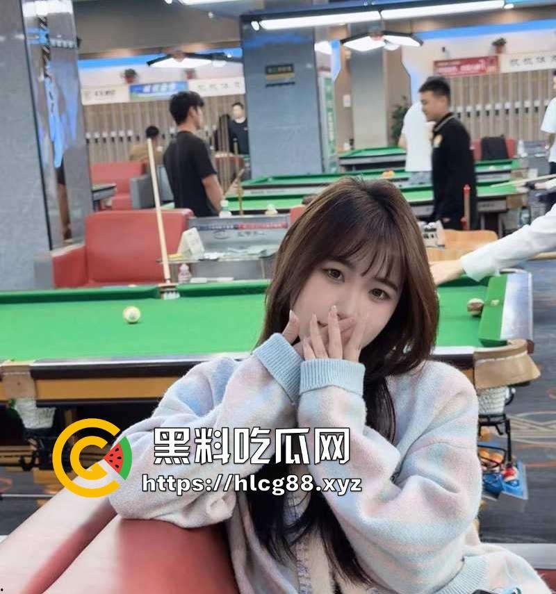 湖北师范大三嫩妹『礼温可』白皮骚狗勾魂反差婊,甜脸藏淫心,初操爽翻问群P不拒,饭后叫兄弟轮奸狂干!-1