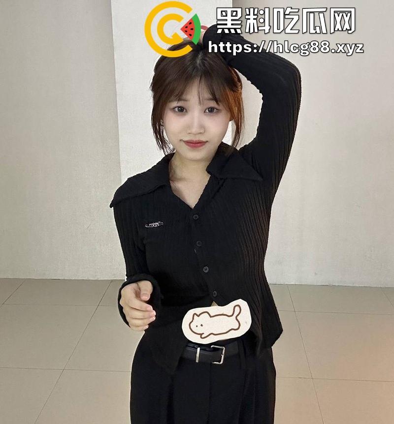 湖北师范大三嫩妹『礼温可』白皮骚狗勾魂反差婊,甜脸藏淫心,初操爽翻问群P不拒,饭后叫兄弟轮奸狂干!-4