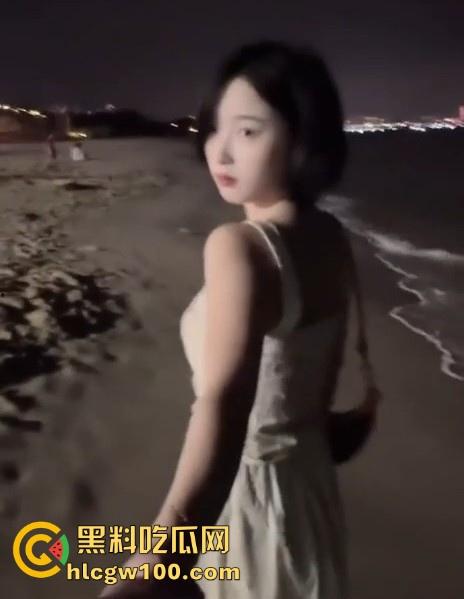 抖音短发反差婊【恶毒小姨】直播走光，忘记关摄像头全程换衣服视频流出，巨乳黑森林一览无遗！-6