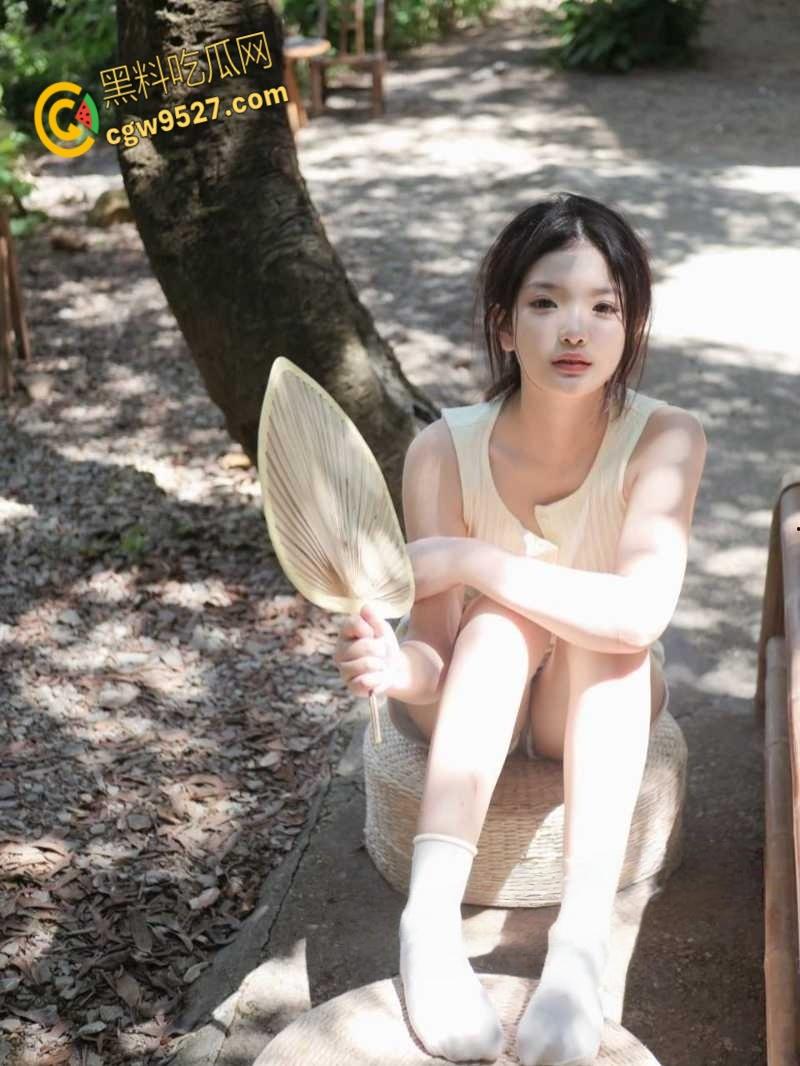 北京服装学院校花【于炜婕】，兼职外围私下曝光，更有招嫖卡片代言人之称，白虎嫩穴被各种玩弄！-2