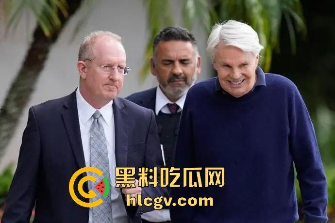 80岁A&F前CEO老淫魔『迈克尔·斯坦顿』被捕！假借男模招聘实则大玩下药交易，与百名男模的秘密曝光！-9