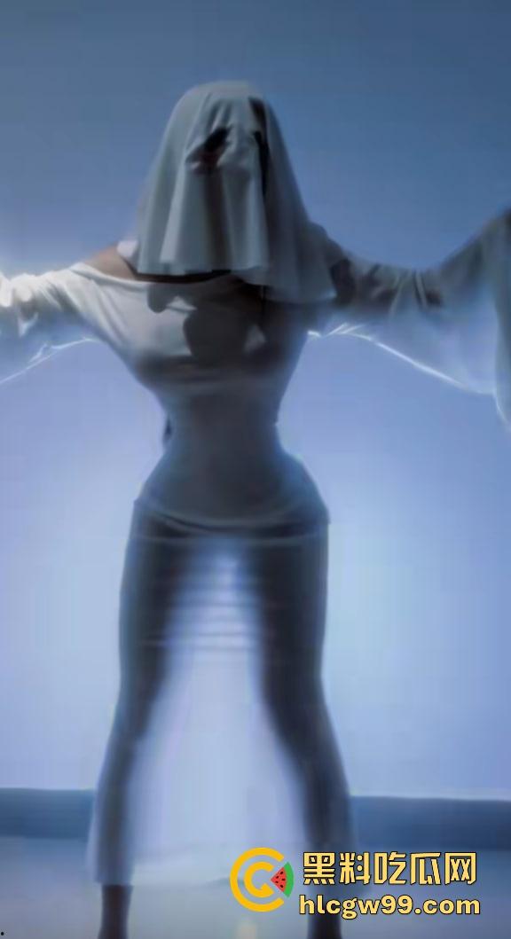 500万粉丝健身网红【宋昱欣】性爱抠逼视频流出,豪乳蜂腰翘臀第二弹,纹身实锤本人,健身是为了下海!-7