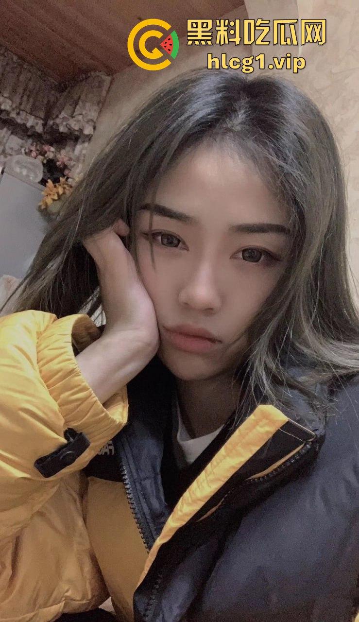 下班后的丝袜小姐姐有多诱人？酒店约炮，丝袜塞嘴里每次都爽翻天！-4