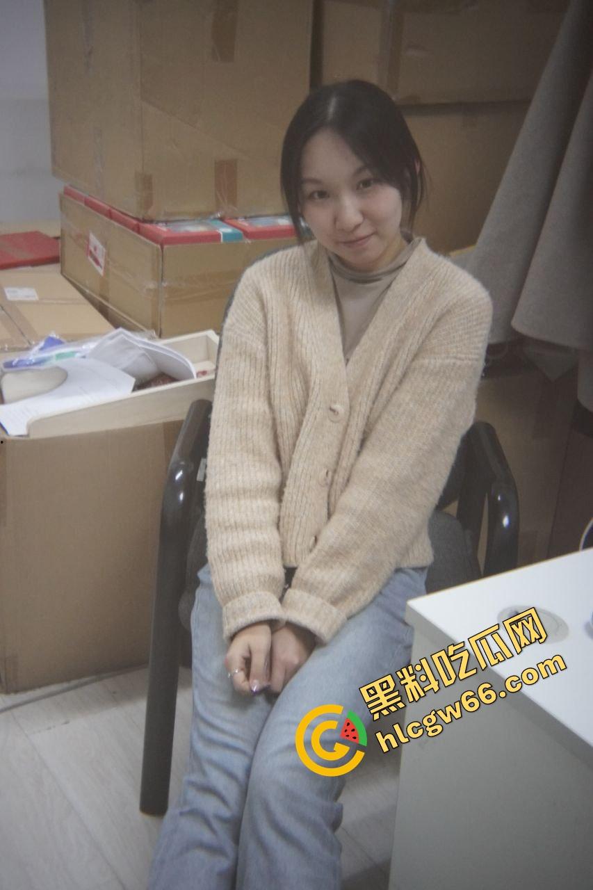 毕业实习母狗『小芸』处女开苞被调教成贱穴精喷机,白天写日报晚上掰腿求干,口吐白沫翻白眼像中邪!-3