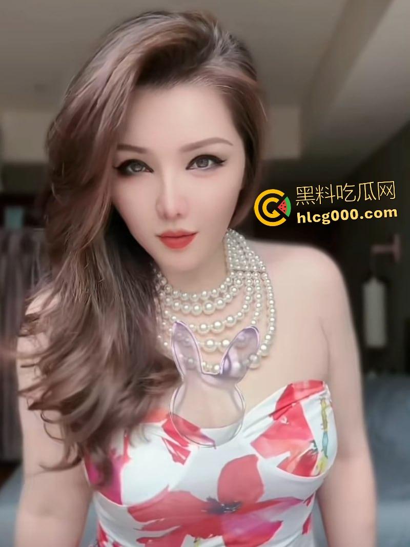 抖音网红【广州卡戴珊】在家黑丝热舞，引炮友暴操，抓起沉甸甸的奶子就是一顿输出，恨不得把蛋塞进去！-2