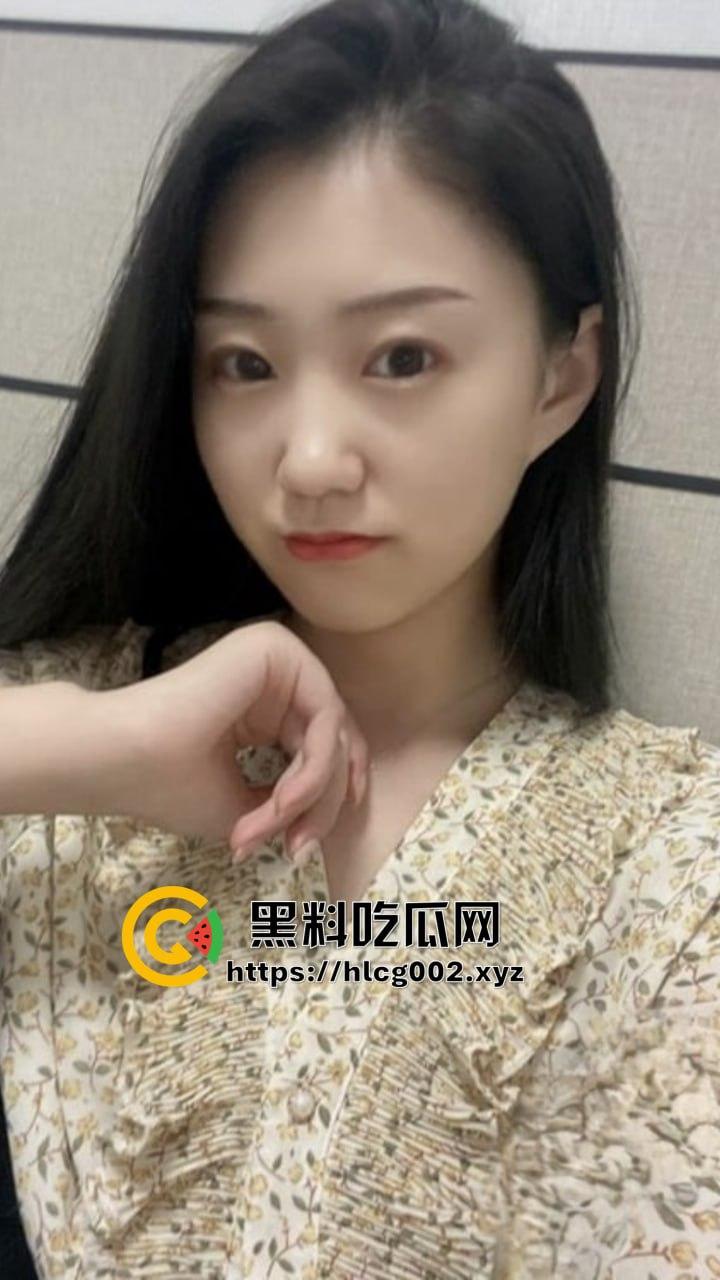 广东30岁极品性瘾骚妇欣欣背着丈夫勾引领导带回家无套啪啪！骚话不断 领导直接被榨干！-2