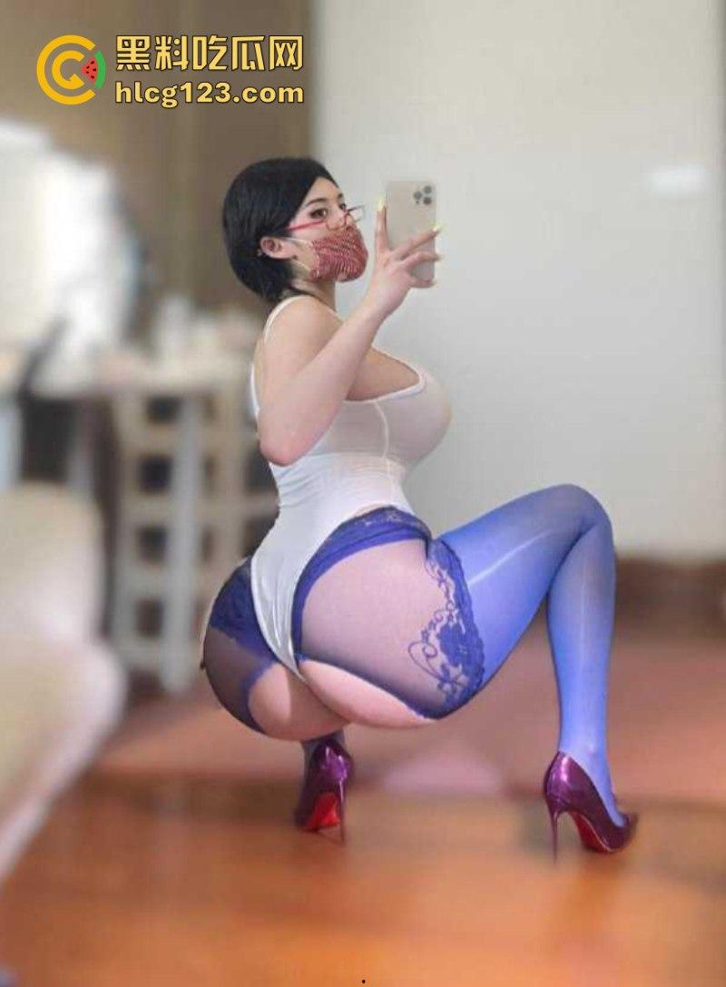 抖音御姐【山雀queen】蜂腰肥臀巨乳尤物 黑丝红色紧身衣大尺度私拍性感爆表！-3