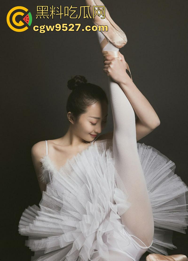 极品身材长腿舞蹈生，颜值清纯美腿性感诱人，跪地吃鸡女上位骑乘，无套爆操内射灌精！-7