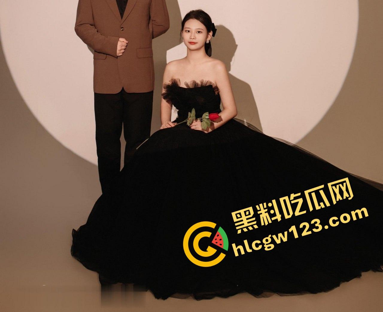 长沙『孙悦』结婚当天跟绿帽老公玩3P到天亮,婚纱白裙湿成奶油布丁,前男友肏完老公舔干!-3