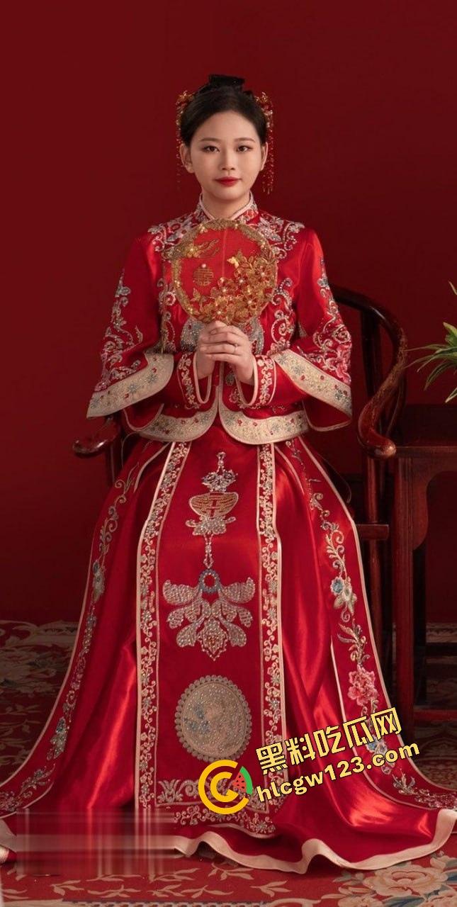 长沙『孙悦』结婚当天跟绿帽老公玩3P到天亮,婚纱白裙湿成奶油布丁,前男友肏完老公舔干!-4