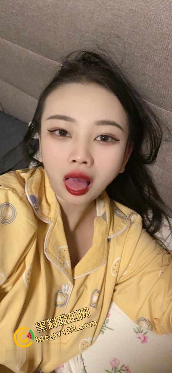 长沙『孙悦』结婚当天跟绿帽老公玩3P到天亮,婚纱白裙湿成奶油布丁,前男友肏完老公舔干!-5