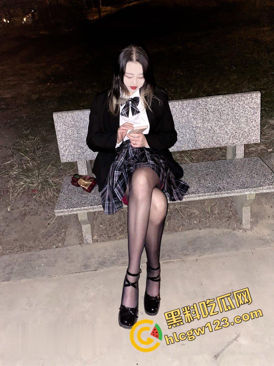 长沙『孙悦』结婚当天跟绿帽老公玩3P到天亮,婚纱白裙湿成奶油布丁,前男友肏完老公舔干!-6