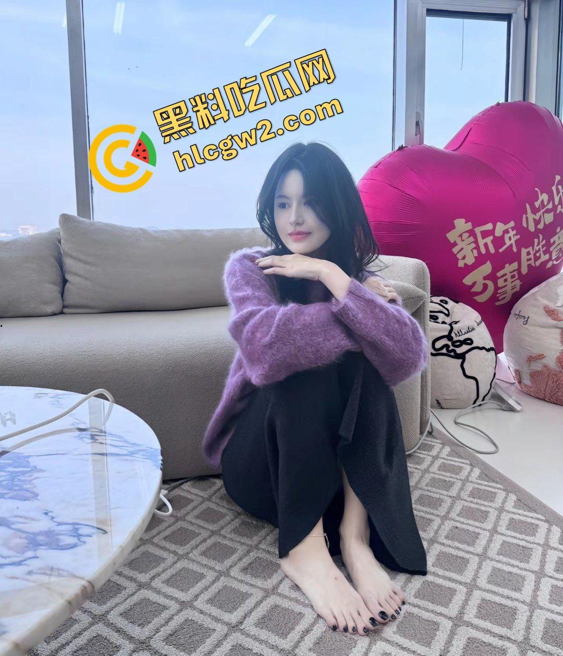 抖音蜜桃美臀擦边女网红『优优』凳子下腰大展骚臀！酒店上位骚夹肉棒！独家曝光！-6