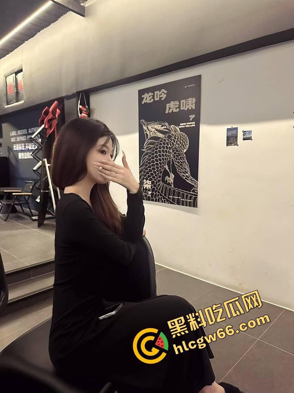 湖南瓜友真实分享人妻老婆骚成精，早上刚睁眼就含我老二，非要日一炮才吃早餐，六味地黄丸都压不住肾亏！-7