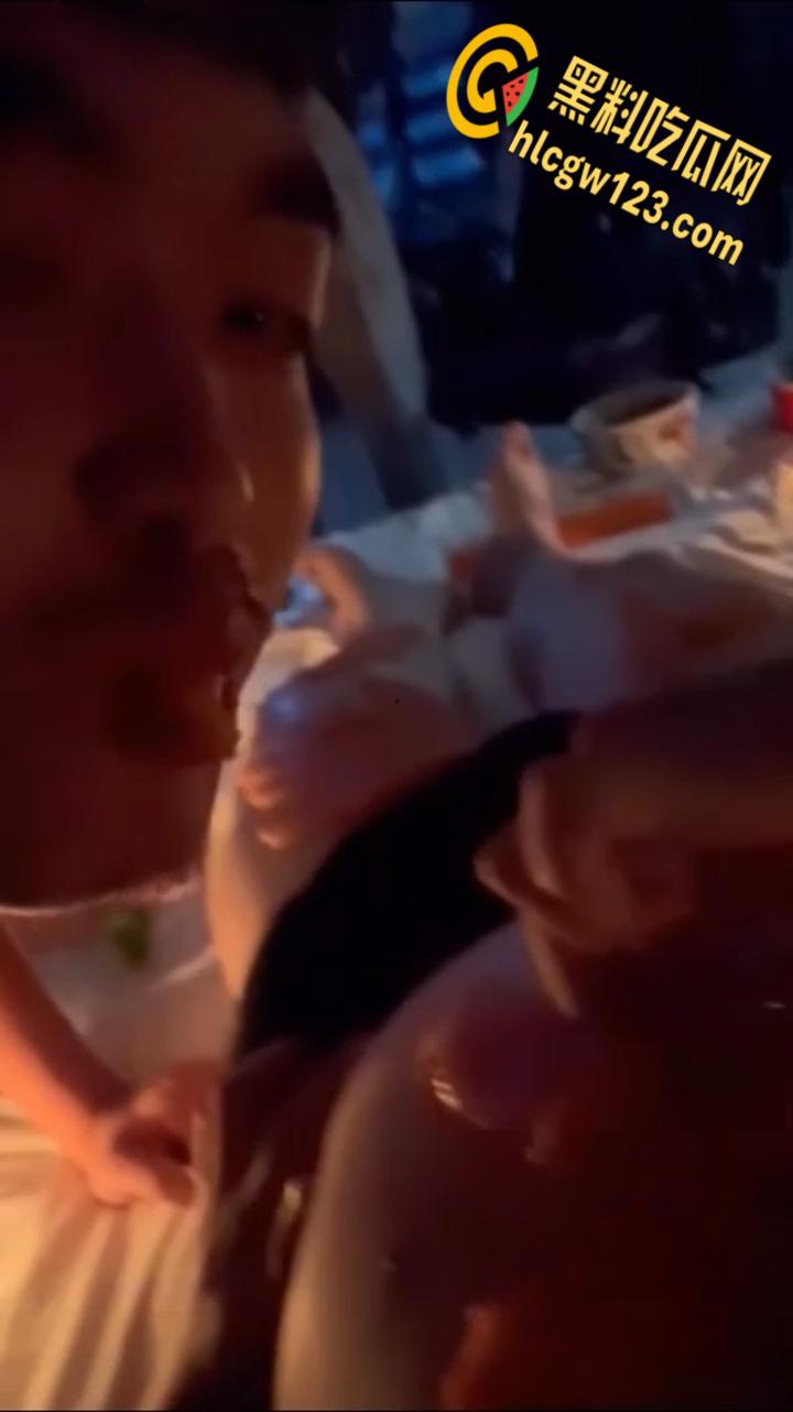 男体盛宴狂欢夜!猛男肌肉碰撞,淫乱炸裂我下巴都惊呆了!-4