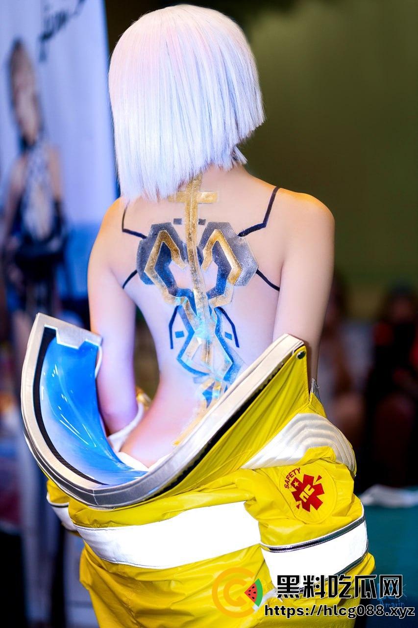 饥渴宅男的天堂!台湾漫展变性爱盛宴,近乎全裸福利姬勾得人硬邦邦,湾湾不要太爽了!-6