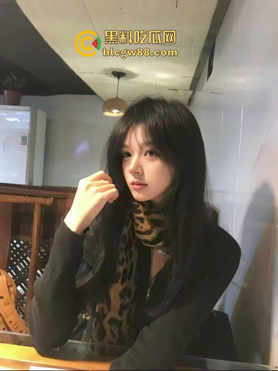 抖音极品纯欲女大反差婊【瞌睡小Q】空乘高冷女神混迹酒吧，油腻大叔砸钱酒店打炮冲刺！-5