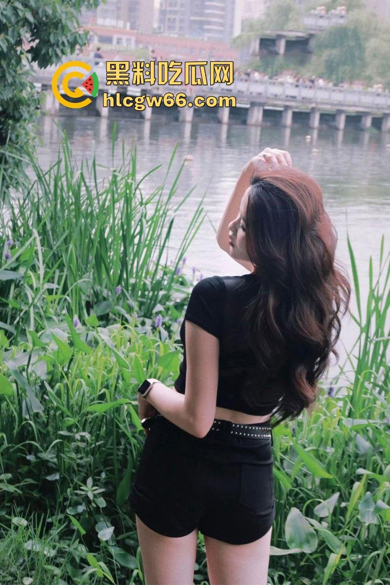 银行极品反差母狗【金雨婷】外表清纯得像朵花,谁能想到一顿饭就被炮友勾走,彻底放飞自我!-4